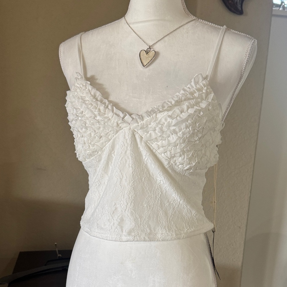 NWT Elegant White Lace Ruffle Top SZ LG lined with stretch.
